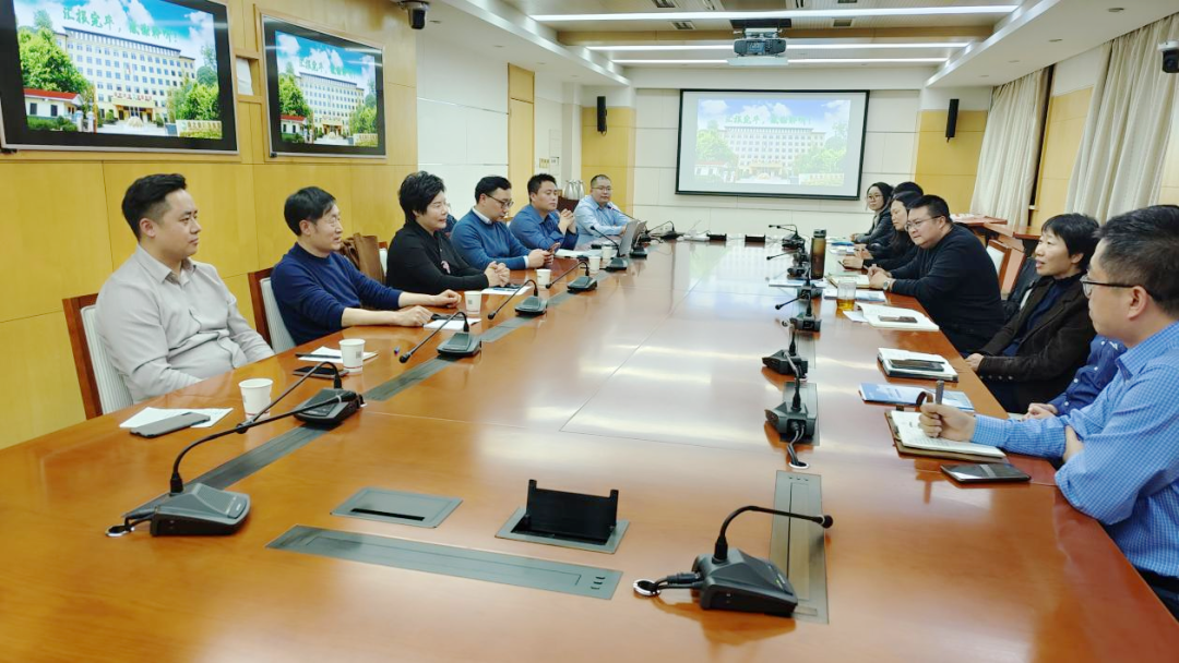 ���Ǻ��� ��ı��չ������֮Ե�������Ŷ��³�һ�����������̬��������̸����